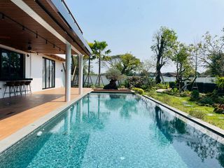 For sale 5 bedrooms villa in Mueang Chiang Mai, Chiang Mai