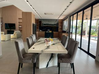 For sale 5 bedrooms villa in Mueang Chiang Mai, Chiang Mai