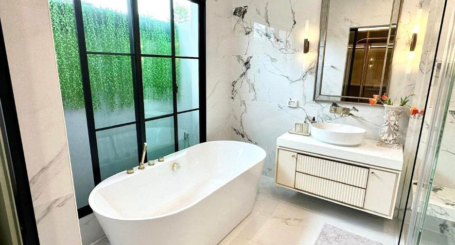 Casa en venta de 4 habitaciones en Saphan Sung, Bangkok