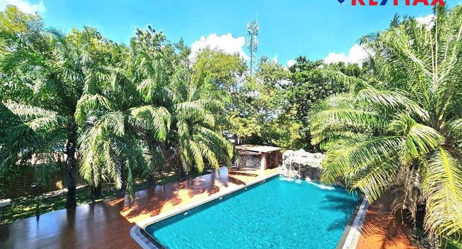 For sale 5 bedrooms house in Si Racha, Chonburi