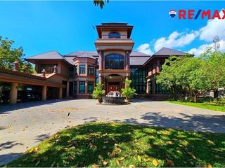 For sale 5 bedrooms house in Si Racha, Chonburi