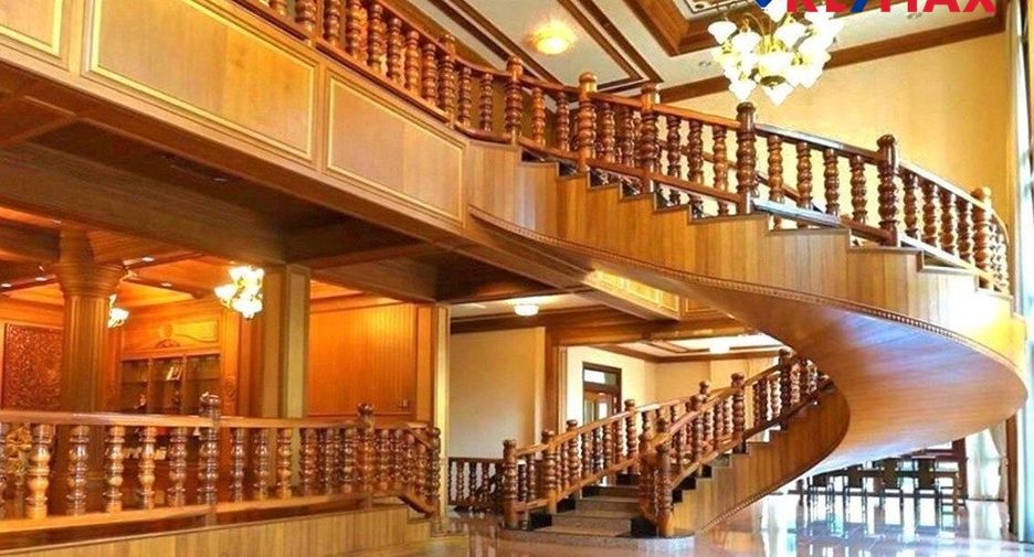 For sale 5 bedrooms house in Si Racha, Chonburi