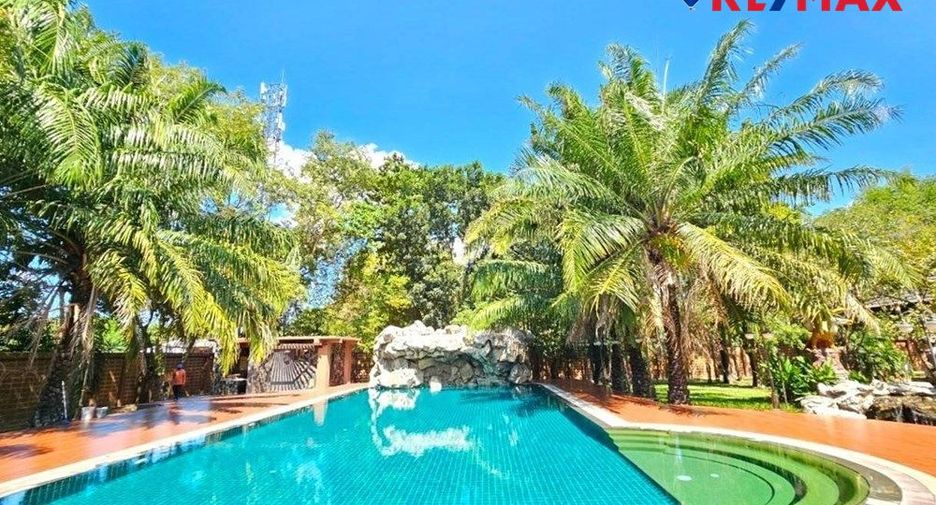 For sale 5 bedrooms house in Si Racha, Chonburi