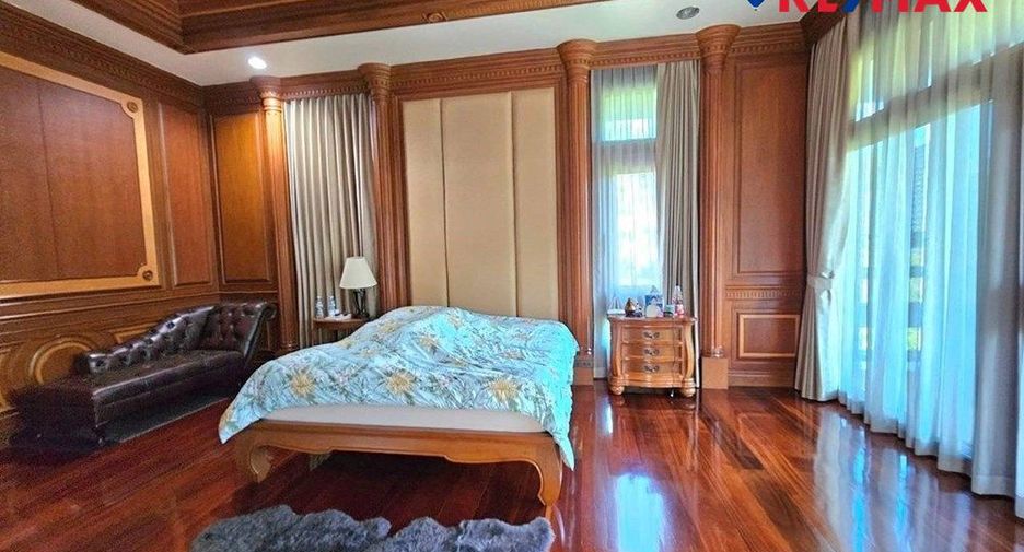 For sale 5 bedrooms house in Si Racha, Chonburi