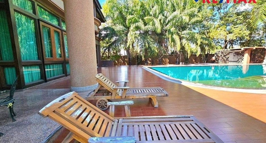 For sale 5 bedrooms house in Si Racha, Chonburi
