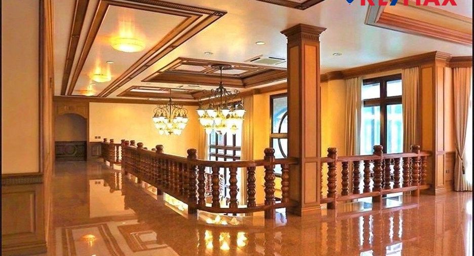For sale 5 bedrooms house in Si Racha, Chonburi