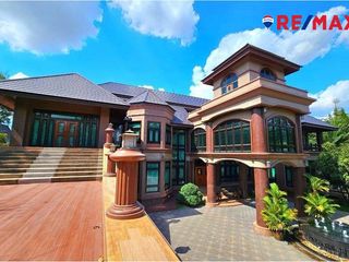 For sale 5 bedrooms house in Si Racha, Chonburi