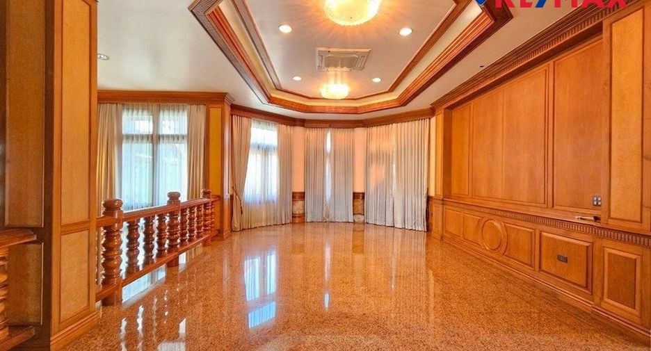 For sale 5 bedrooms house in Si Racha, Chonburi