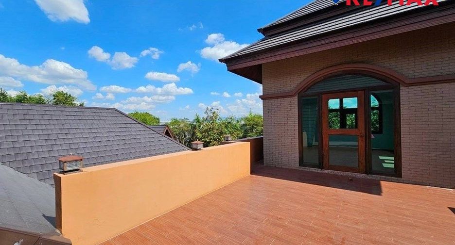 For sale 5 bedrooms house in Si Racha, Chonburi
