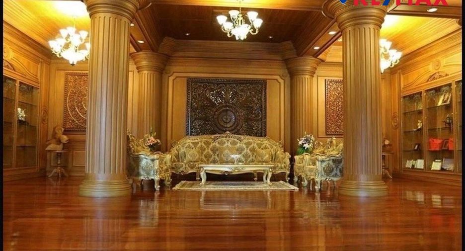 For sale 5 bedrooms house in Si Racha, Chonburi