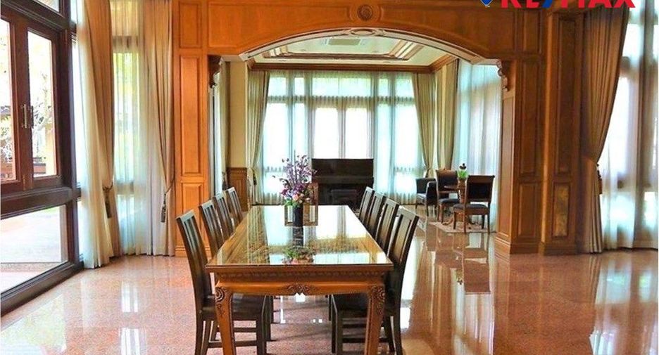 For sale 5 bedrooms house in Si Racha, Chonburi