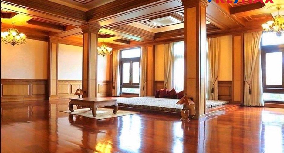 For sale 5 bedrooms house in Si Racha, Chonburi