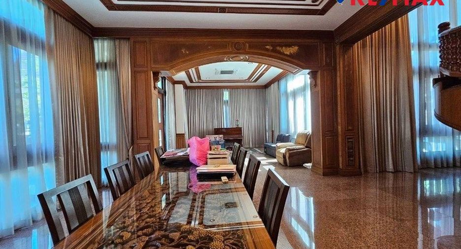 For sale 5 bedrooms house in Si Racha, Chonburi