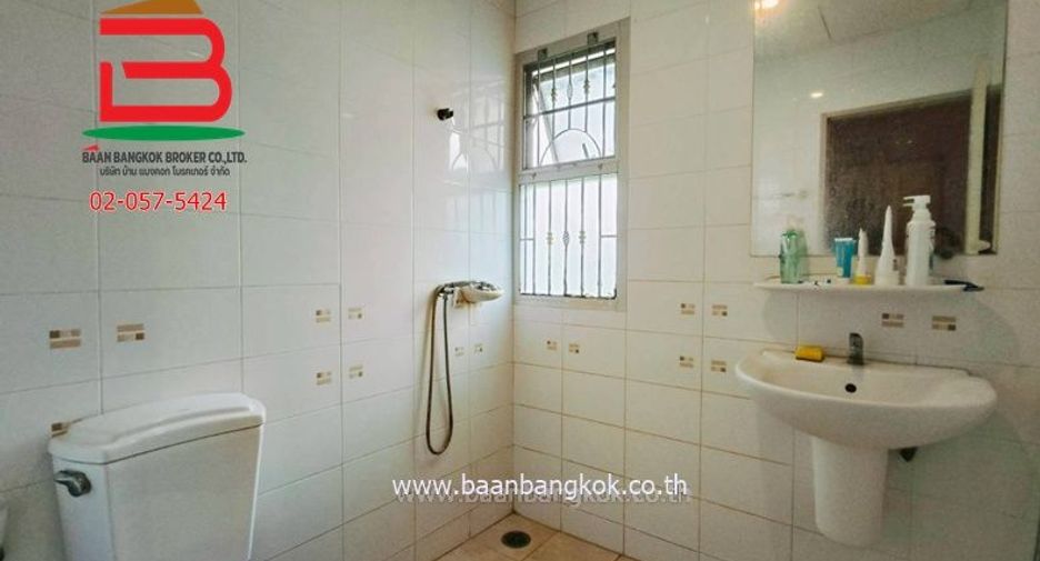 For sale 3 bedrooms house in Mueang Pathum Thani, Pathum Thani