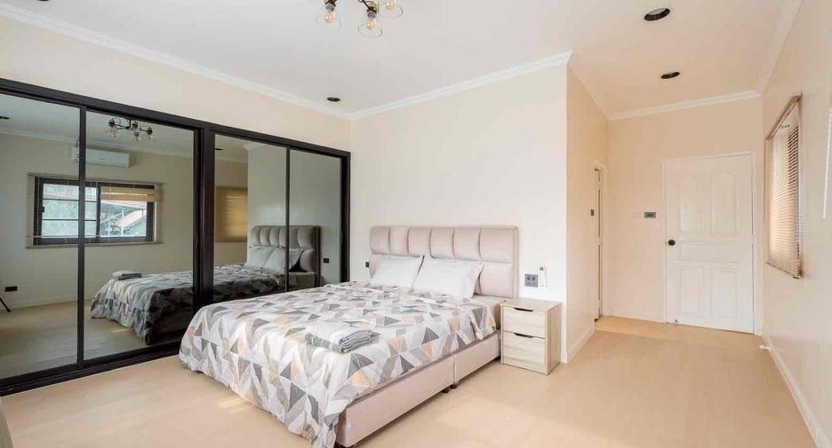 For rent 5 bedrooms villa in Bang Lamung, Chonburi
