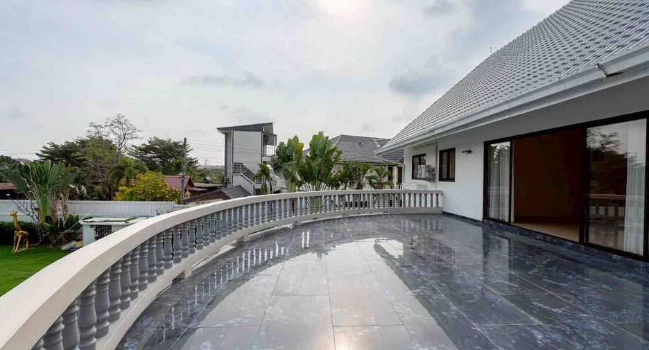 For rent 5 bedrooms villa in Bang Lamung, Chonburi