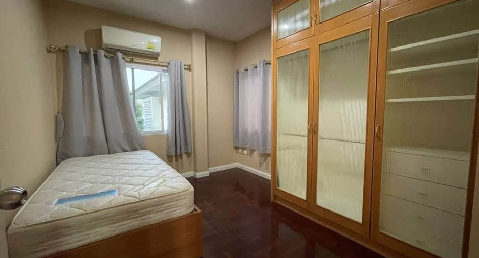 Haus zur Miete mit 4 Zimmer in Lat Krabang, Bangkok