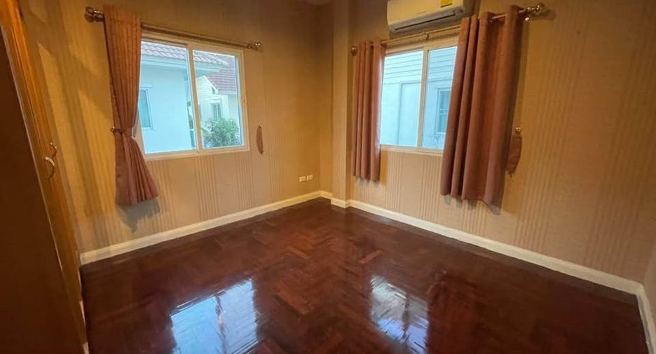 Haus zur Miete mit 4 Zimmer in Lat Krabang, Bangkok