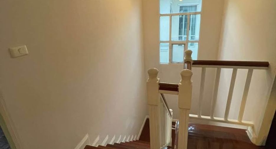 Haus zur Miete mit 4 Zimmer in Lat Krabang, Bangkok