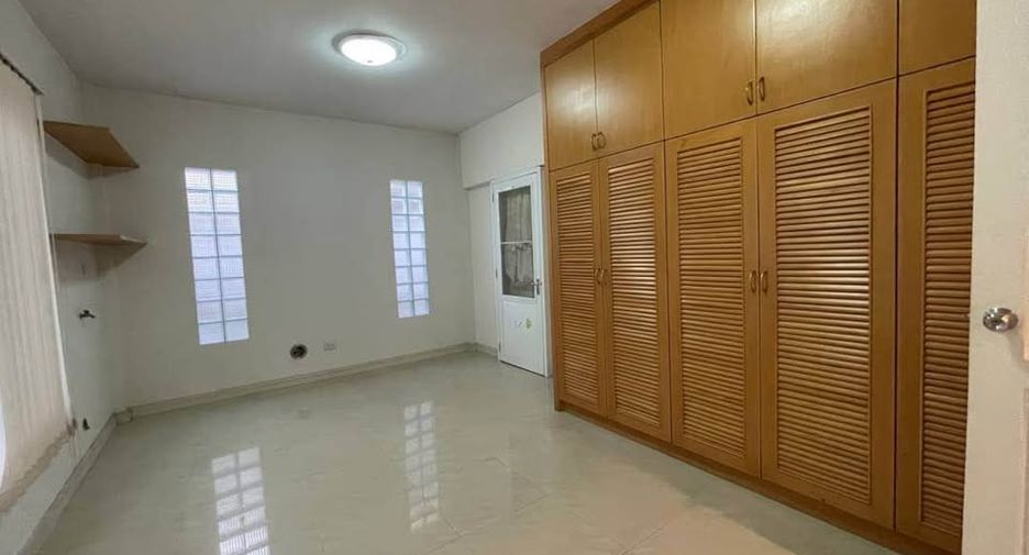 Haus zur Miete mit 4 Zimmer in Lat Krabang, Bangkok