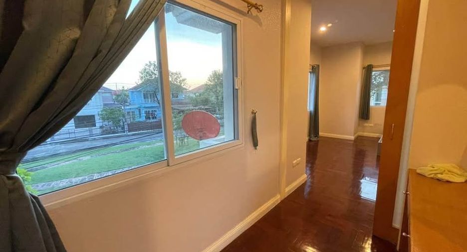 Haus zur Miete mit 4 Zimmer in Lat Krabang, Bangkok