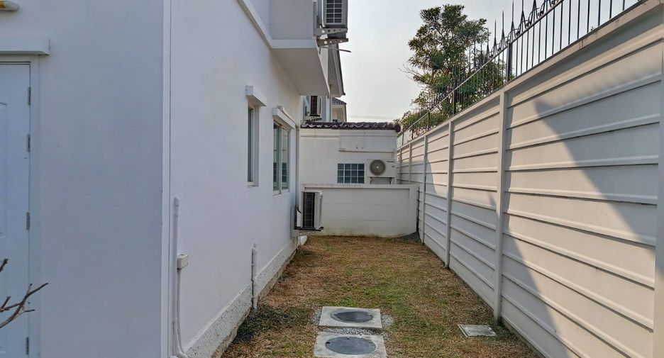 For rent 3 bedrooms house in Lat Krabang, Bangkok