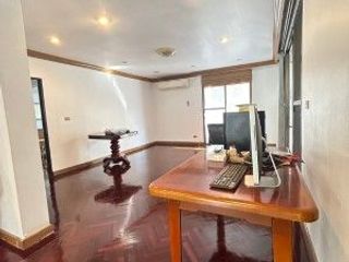 Haus zur Miete mit 5 Zimmer in Prawet, Bangkok