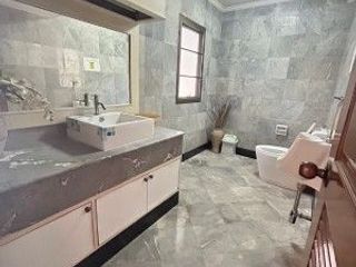 Haus zur Miete mit 5 Zimmer in Prawet, Bangkok