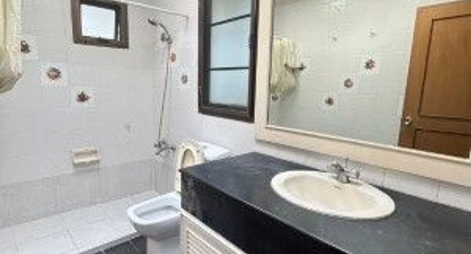 Casa en alquiler de 5 habitaciones en Prawet, Bangkok