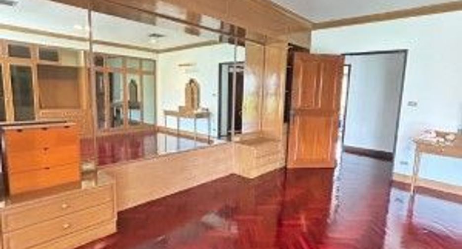 Casa en alquiler de 5 habitaciones en Prawet, Bangkok