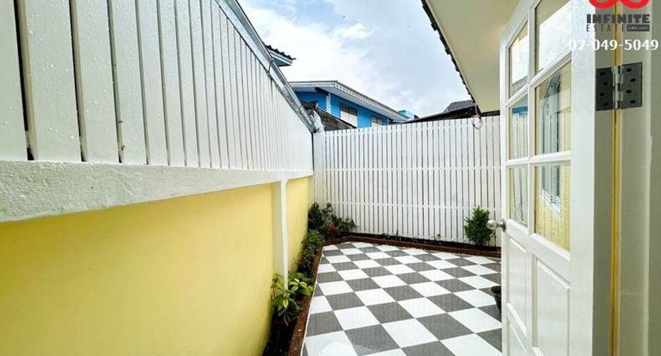 À vendre 4 chambres maison à Taling Chan, Bangkok