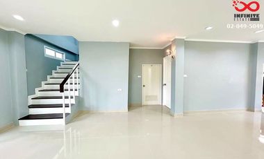À vendre 4 chambres maison à Taling Chan, Bangkok