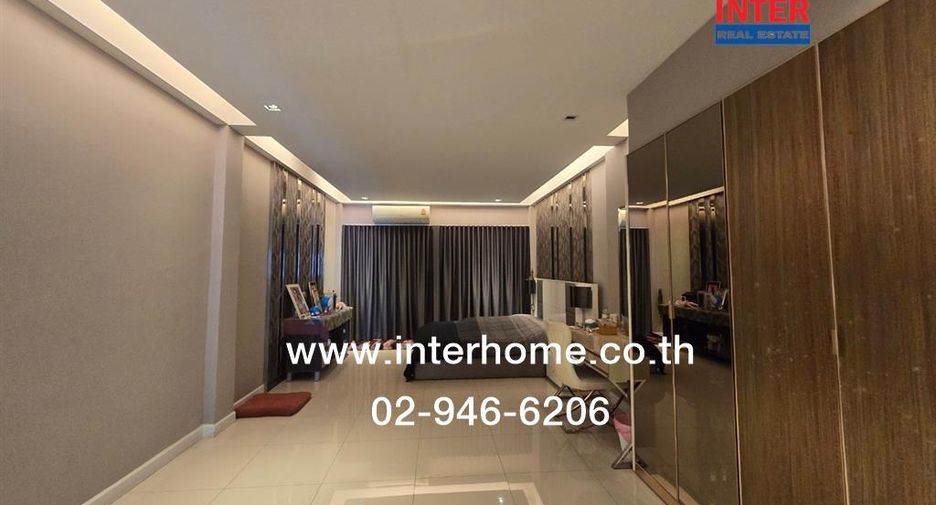 For sale 5 bedrooms retail Space in Khlong Sam Wa, Bangkok