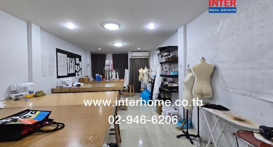 For sale 5 bedrooms retail Space in Khlong Sam Wa, Bangkok