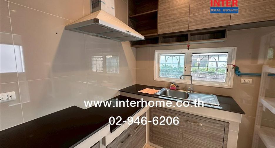 For sale 3 bedrooms house in Mueang Pathum Thani, Pathum Thani