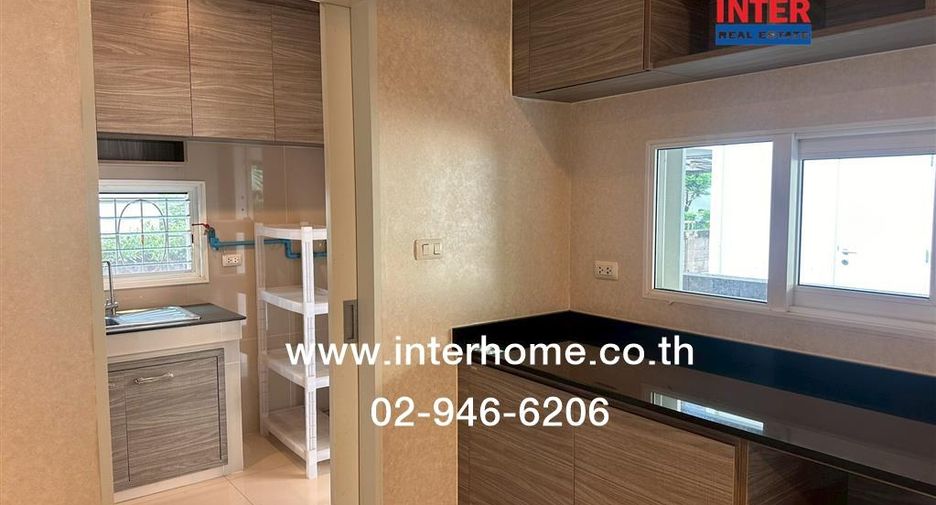For sale 3 bedrooms house in Mueang Pathum Thani, Pathum Thani