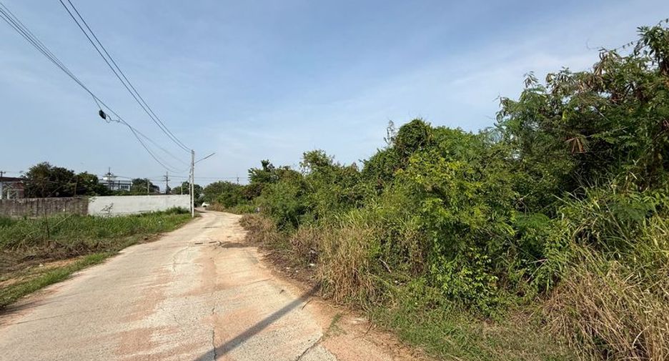 出售 土地 在 Si Racha, Chon Buri