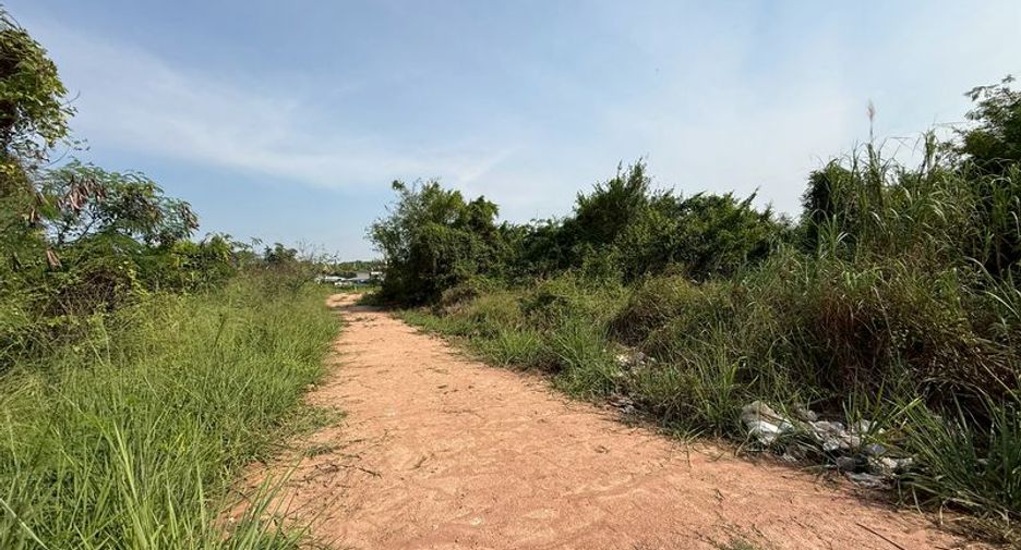 出售 土地 在 Si Racha, Chon Buri