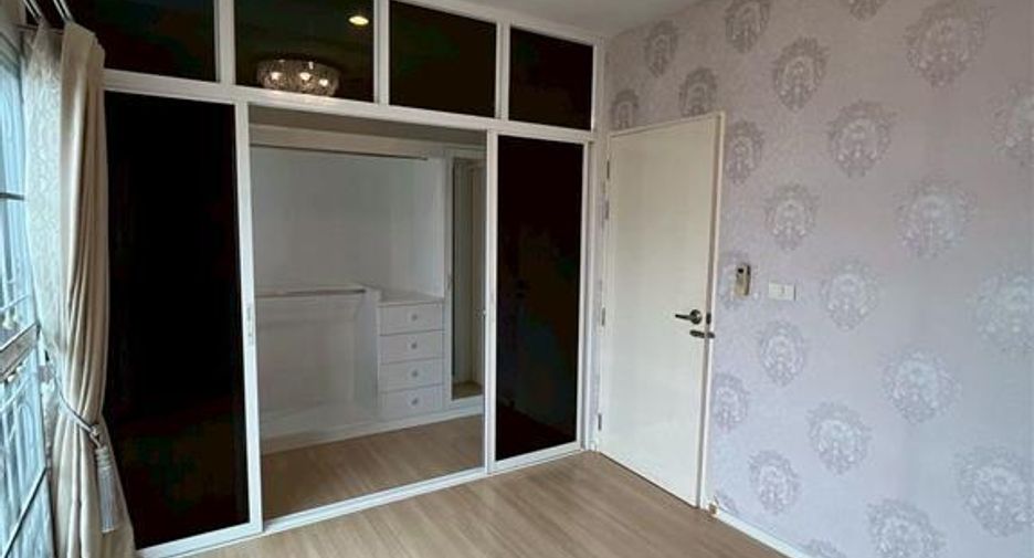 For rent and for sale 4 bedrooms townhouse in Bueng Kum, Bangkok