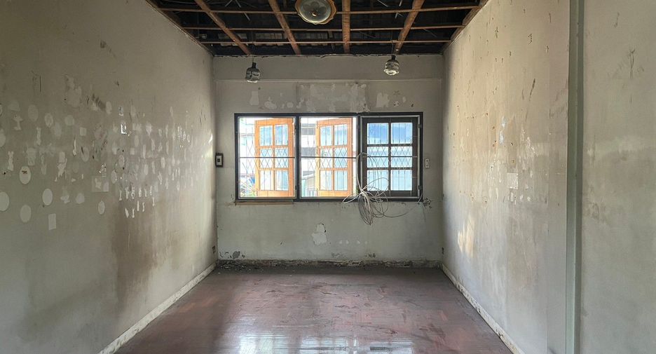 For rent retail Space in Watthana, Bangkok