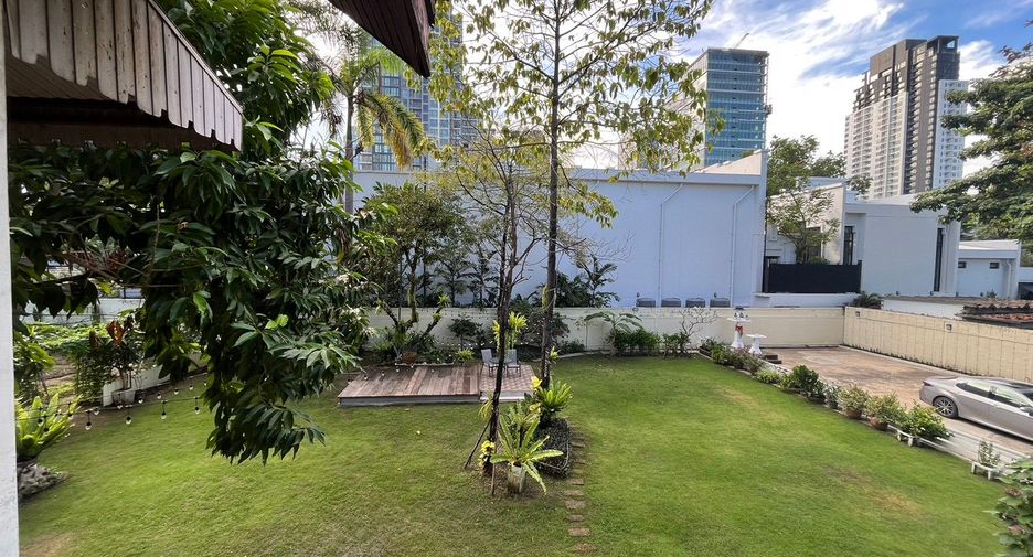 For rent retail Space in Watthana, Bangkok