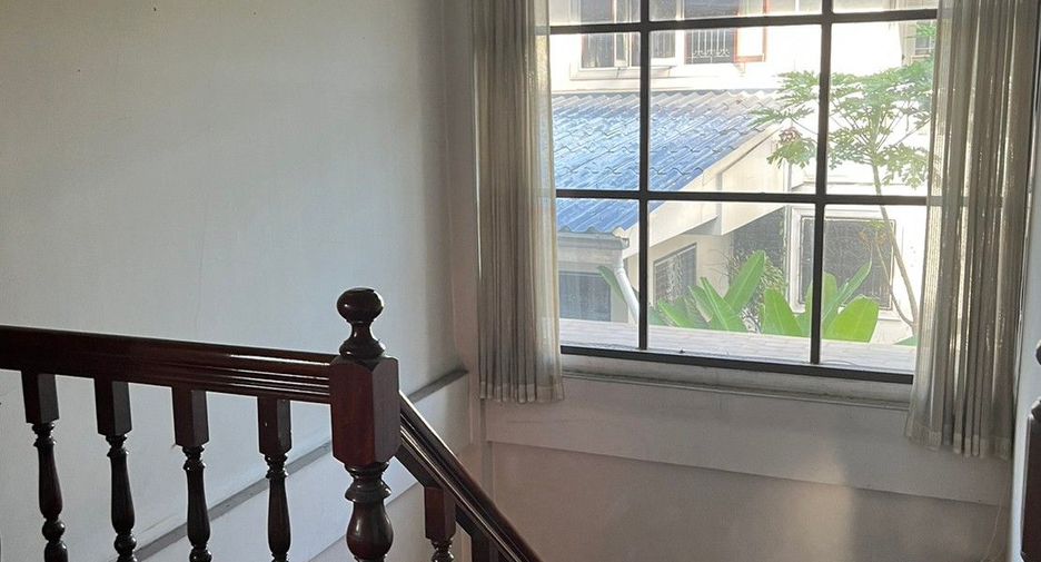 For rent retail Space in Watthana, Bangkok