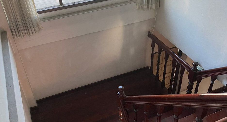 For rent retail Space in Watthana, Bangkok