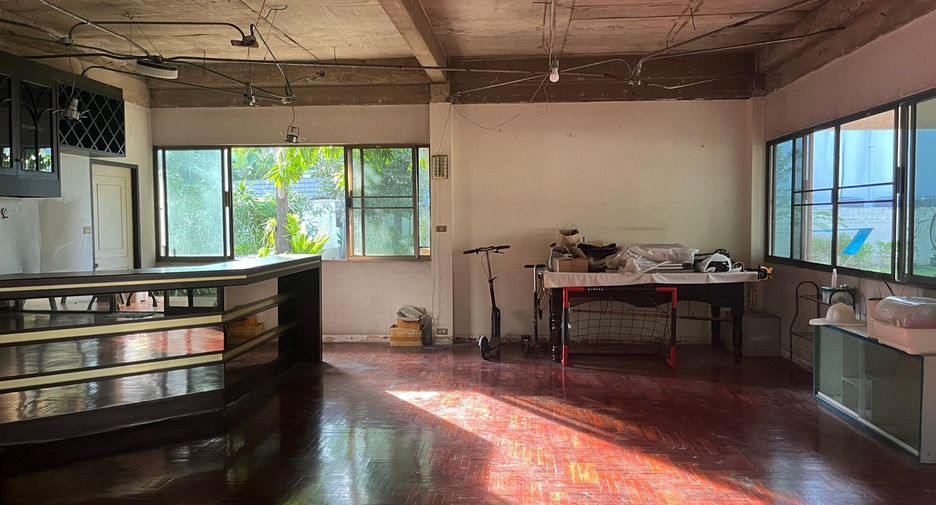 For rent retail Space in Watthana, Bangkok