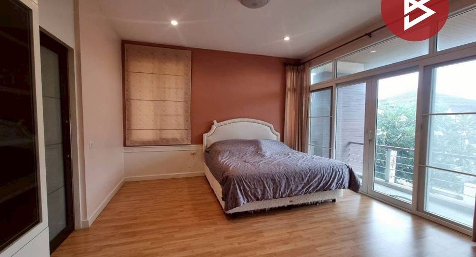 For sale 3 bedrooms house in Si Racha, Chonburi