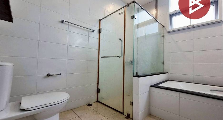 For sale 3 bedrooms house in Si Racha, Chonburi