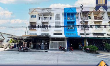 À vendre 3 chambres maison de ville à Bang Bua Thong, Nonthaburi