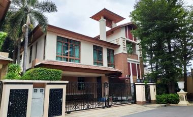 出租 4 卧室 独立屋 在 Watthana, 曼谷