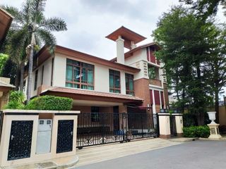 For rent 4 bedrooms house in Watthana, Bangkok