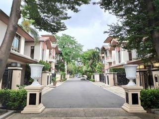 For rent 4 bedrooms house in Watthana, Bangkok